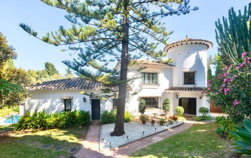 Marbella Villa | Villa Dos Palomas on the Golden Mile in Marbella