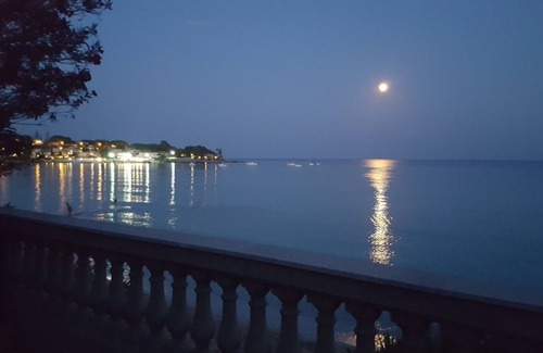Fontane Bianche Villa | Villa Dream, with 3 bedrooms (8 people), 3 bathrooms. Direct access to the beach