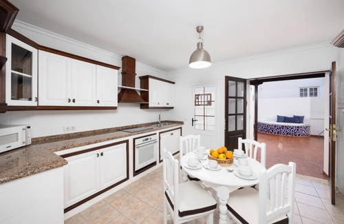 Tias Villa | Villa Dulce - Four Bedroom Villa, Sleeps 8