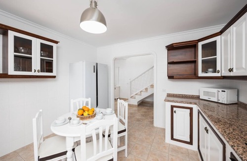 Tias Villa | Villa Dulce - Four Bedroom Villa, Sleeps 8