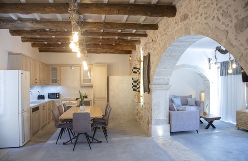 Frantzeskiana Metochia Villa | Villa Evelyn is a retreat of relaxation close to Rethymno