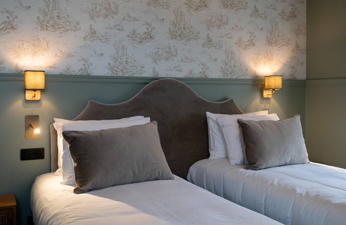 Bievres Hotel | Villa EDMOND