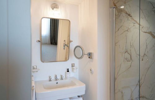 Bievres Hotel | Villa EDMOND