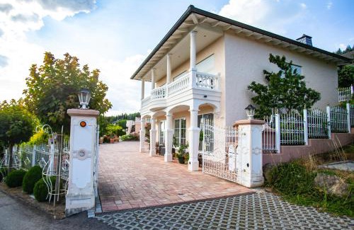 Adenau Villa | Villa Eifelpalace am Nürburgring