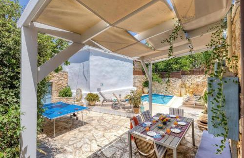 Plaka Villa | Villa Epavlis by Villa Plus