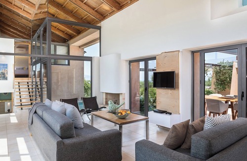 Kontomari Villa | Villa Epavlis, Two Amazing Pools & Hot Tub