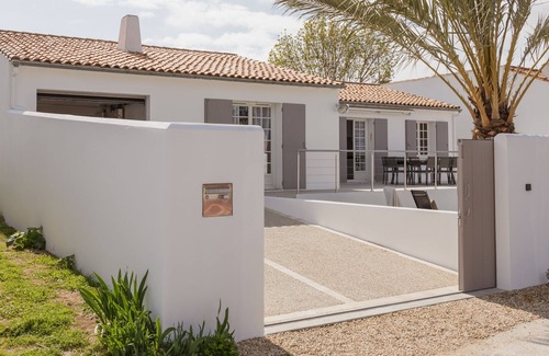 Saint-Martin-de-Re House | Villa Ernie, 2 à 4 Pers, Piscine Chauffée, 1 min Plage, 5 min Commerces, Calme