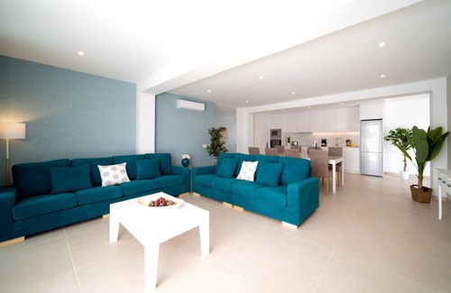 Playa Blanca Villa | Villa Esmerad by Villa Plus
