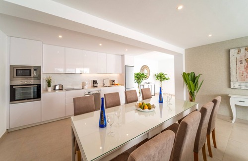 Playa Blanca Villa | Villa Esmerad by Villa Plus