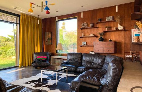 Gurgazu Villa | Villa esprit moderniste avec piscine