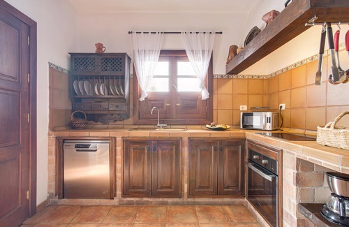 Tinajo House | Villa Eva with Mountain View, Pool, Wi-Fi, Air Conditioning & Garden; Parking Available