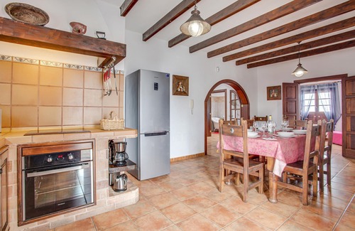Tinajo House | Villa Eva with Mountain View, Pool, Wi-Fi, Air Conditioning & Garden; Parking Available