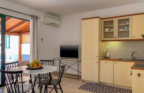 Asprouliani Villa | Villa Evgenia︱A Plain Lodge w/Pool in the Village