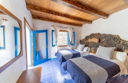 Isora Villa | Villa Exclusiva en El Hierro con Piscina Privada y Zona de Barbacoa