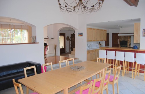 Montesquieu-des-Alberes Villa | Villa for family vacation up to 15, near the sea, pool, A/C, pétanque, plancha