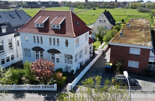 Borkum Villa | Villa 'Ferienwohnung Aurora 6' with Wi-Fi