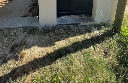 Venejan Villa | Villa Fleuri sur Grand Terrain au Calme Sans vis à vis Avec Piscine et Jacuzzi