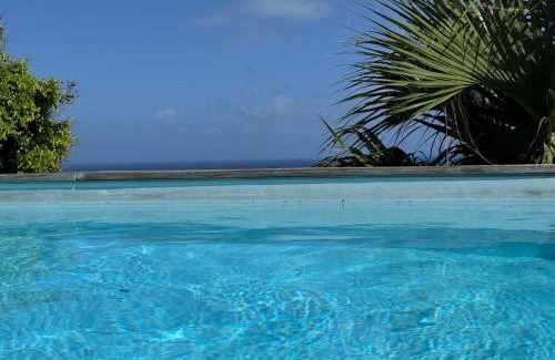 Le Moule House | villa fleurie