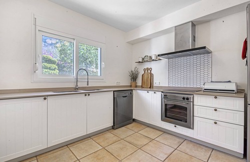 Ermita Villa | Villa 'Flores' with Private Pool, Wi-Fi and Air Conditioning