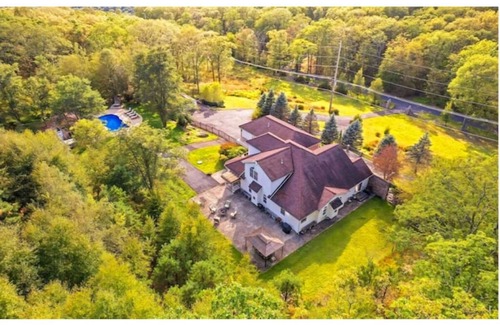 Bushkill Villa | Villa Fodera (Pocono Mountains)