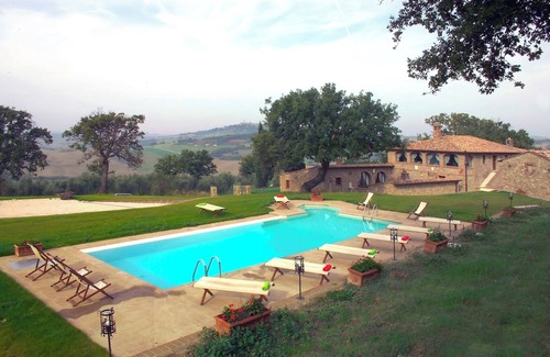 Pienza Villa | Villa Fontana promoted by WeekHomes.com