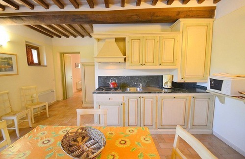 San Macario In Monte House | Villa Fontanile C: An elegant and welcoming apartment that is part of a small villa surrounded by the greenery, with Free WI-FI.