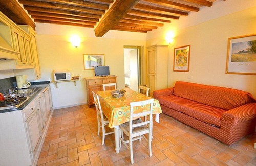 San Macario In Monte House | Villa Fontanile C: An elegant and welcoming apartment that is part of a small villa surrounded by the greenery, with Free WI-FI.