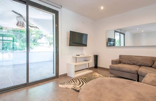 El Catllar Villa | Villa for 8 people with large gardenl Catllar - by feelluxuryholidays
