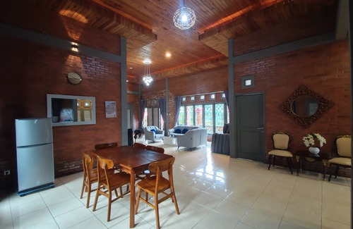 Cisarua Villa | villa forest puncak