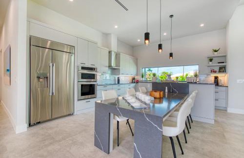 Pelican Villa | VILLA FOURTASTIC VIEW - 4 BEDS - 4,5 BATHS - 8 GUESTS - GULF ACCESS & POOL/SPA - BOAT
