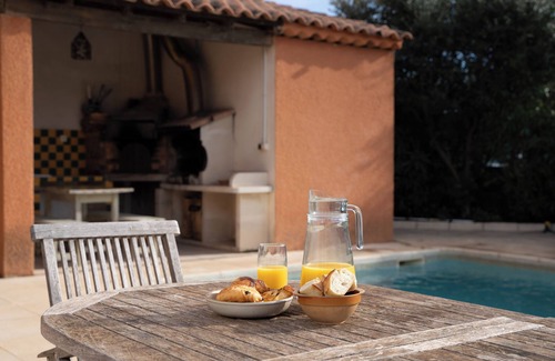 Saint-Mitre-les-Remparts Villa | Villa - Swimming pool - Air conditioning - Close to beaches - Pizza oven - Barbecue