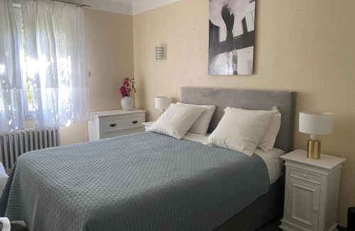 Saint-Saturnin-les-Avignon House | Villa des palmiers