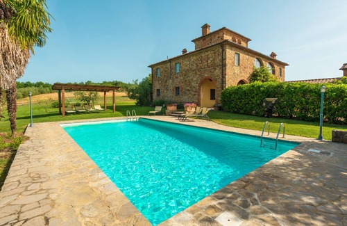 Sinalunga Villa | Villa Gagnoni for 10p with private pool and large garden; airco in all bedrooms.