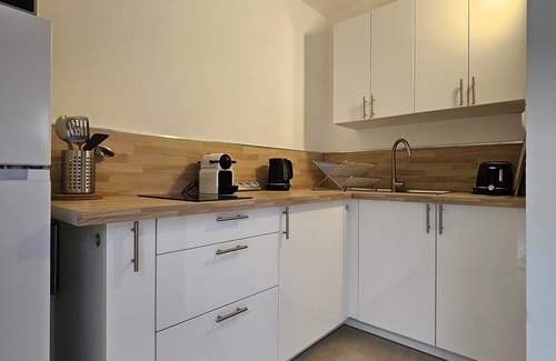 L'Ile-Rousse Apartment | Villa Graziani - Les Mimosas . Studio à 80m de la Plage, Clim, Terrasse Parking
