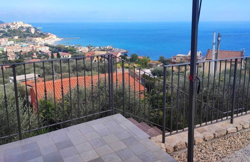 Poggi Villa | Villa "Greta" with Sea View, Shared Pool & Wi-Fi