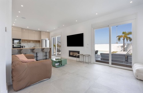 Poblado Sancti Petri Villa | Villa 'Habana' with Lake View, Wi-Fi and Air Conditioning
