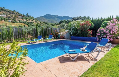 Algodonales Villa | Villa Hermanas Algodonales by Ruralidays