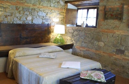 Il Poggio Villa | Villa Iza - Three Bedroom Villa, Sleeps 8