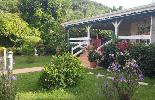Le Carbet House | VILLA IN A GREEN GARDEN IN A PEACEFUL SETTING BETWEEN SEA AND MOUNTAINS FOR 5 PEOPLE.