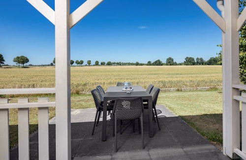 Bruinisse Villa | Villa in Aquadelta with Child-Friendly Features