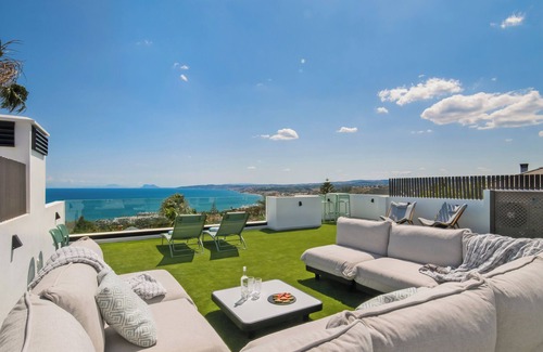 Urbanizacion Puerto de Estepona Villa | Villa in Estepona with Amazing Sea Views