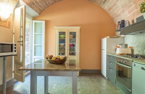 Gambassi Terme Villa | Villa in Gambassi Terme with 8 bedrooms sleeps 14