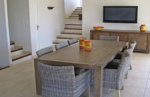 Le Muy Villa | Villa in Le Muy with Private Pool and Lake