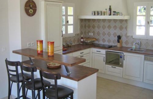 Le Muy Villa | Villa in Le Muy with Private Pool and Lake