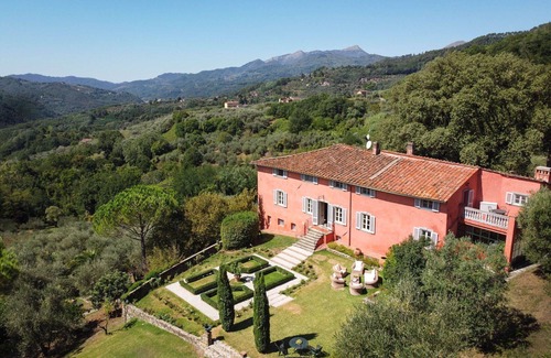 Lucca Villa | Villa in Querce with 7 bedrooms sleeps 13