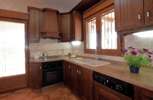 Sayalonga Villa | Villa in Sayalonga with Mountain Views & Pool