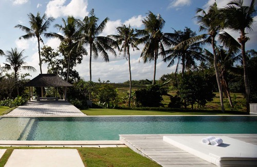 Pererenan Villa | Villa Infinity Bali is a 5-star property, 8 bedrooms with en suite bathrooms.
