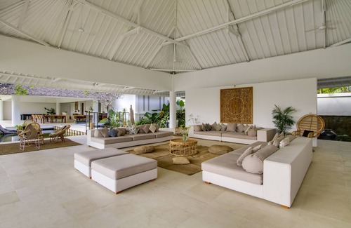Pererenan Villa | Villa Infinity Bali is a 5-star property, 8 bedrooms with en suite bathrooms.