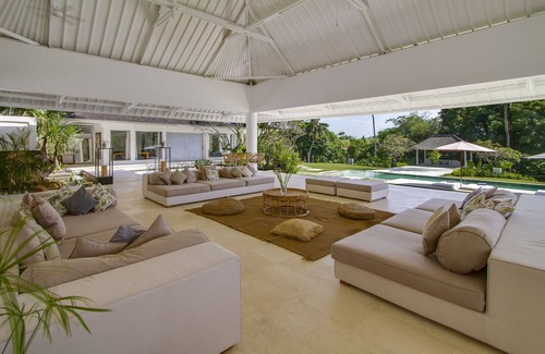 Pererenan Villa | Villa Infinity Bali is a 5-star property, 8 bedrooms with en suite bathrooms.