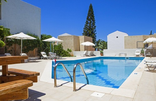 Koutouloufari Apartment | Villa Iokasti